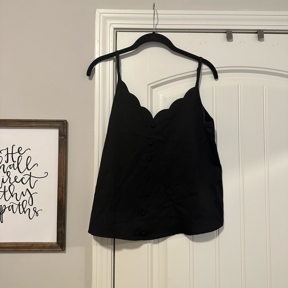 Buttoned detailed with scalloped edge top